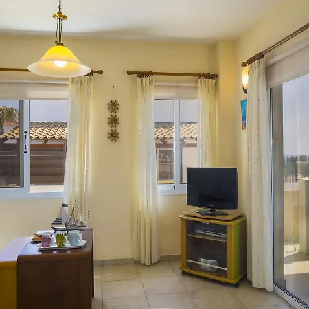 فيلة Protaras Amber باراليمني
