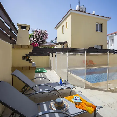 Protaras Amber باراليمني